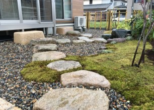 新潟市秋葉区にて外構工事中のお庭、完工。