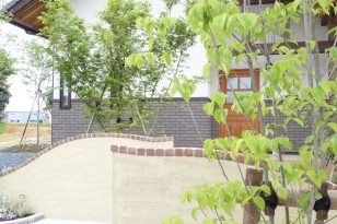 新築ガーデン工事　雑木の美しいナチュラルな玄関アプローチ