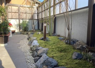荒れたお庭を大改造。手入れが楽な和モダンな庭にリフォーム。　新発田市S様邸