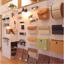 店内ではガーデンアイテムの実物を展示。
実際に見て触れることができます。