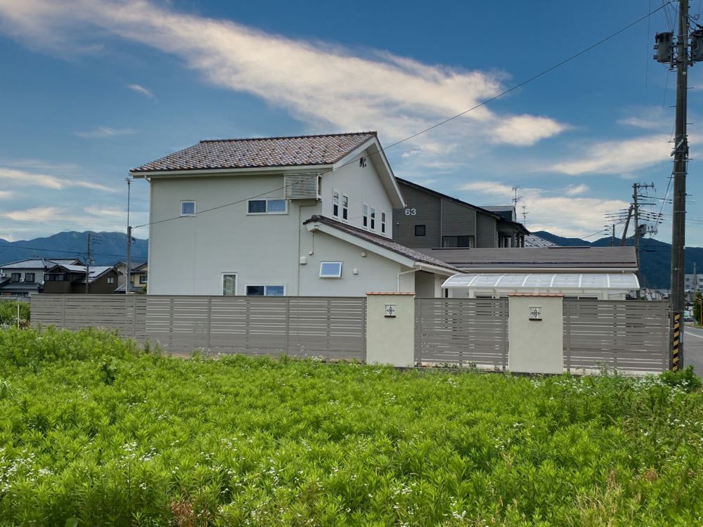 カフェのような南欧風の外構デザイン お客様の声 ガーデンスタジオ雅楽庭 新光園 新潟の庭 ガーデニング 外構 エクステリアデザイン工事