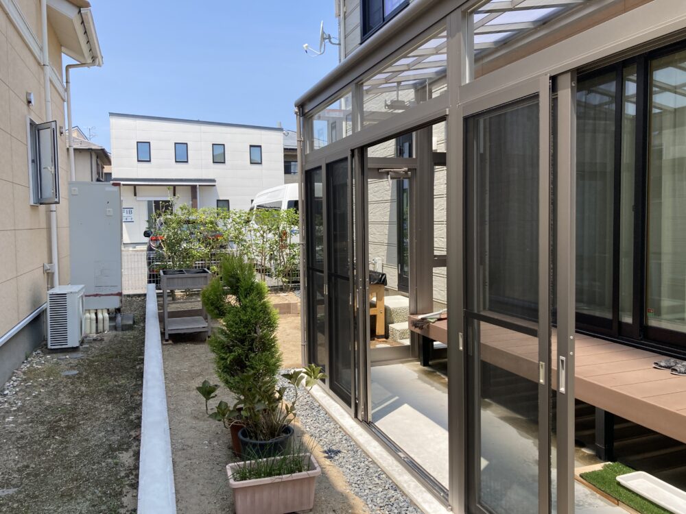 テラス囲いで使い勝手が良くなりました。ネコちゃんを遊ばせたり、日向ぼっこもできる夢のスペース!